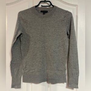 🐰🐰Banana Republic Light Gray Long Sleeve lightweight sweater